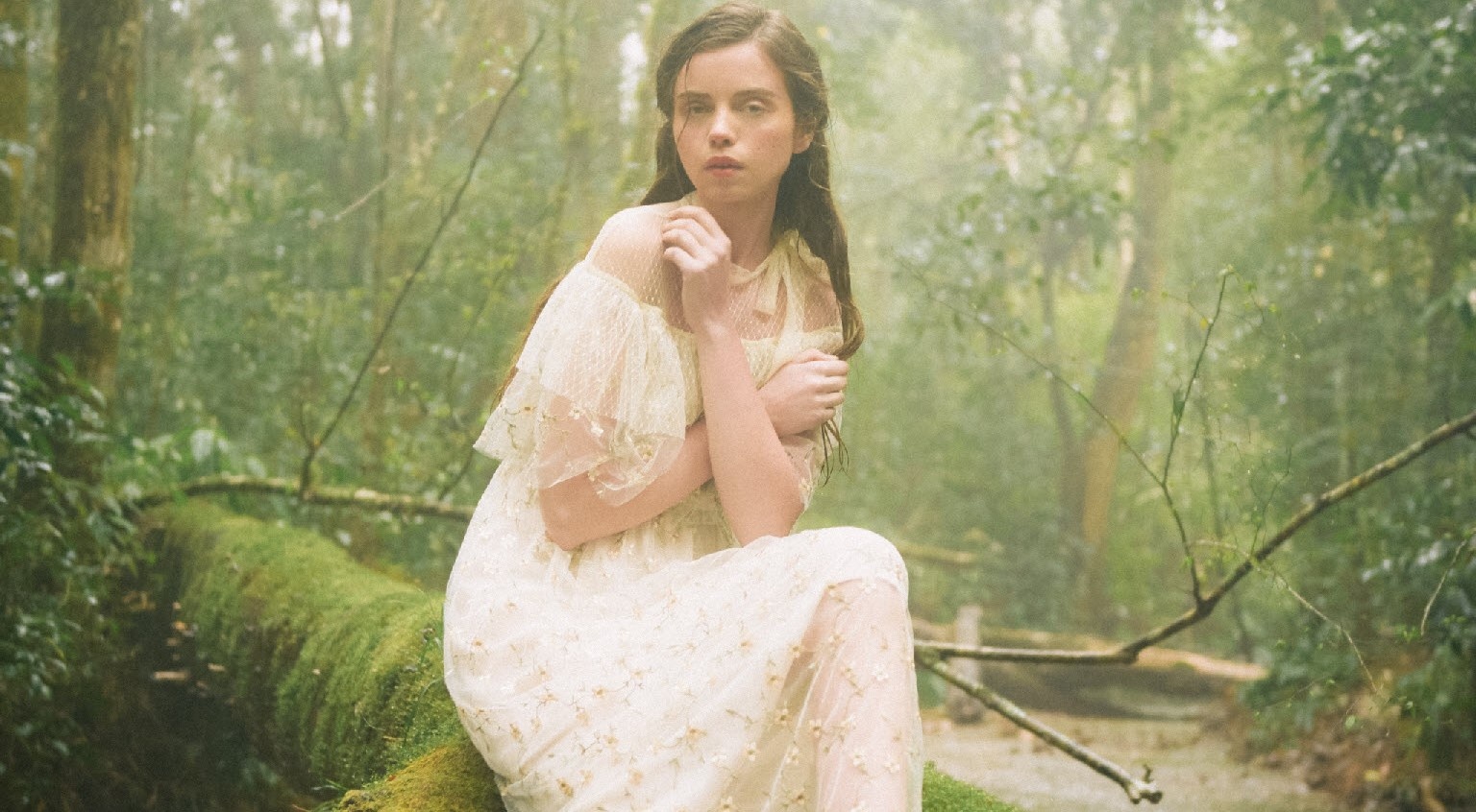 Su lang man len ngoi trong BST 'In the jungle' cua Marc hinh anh