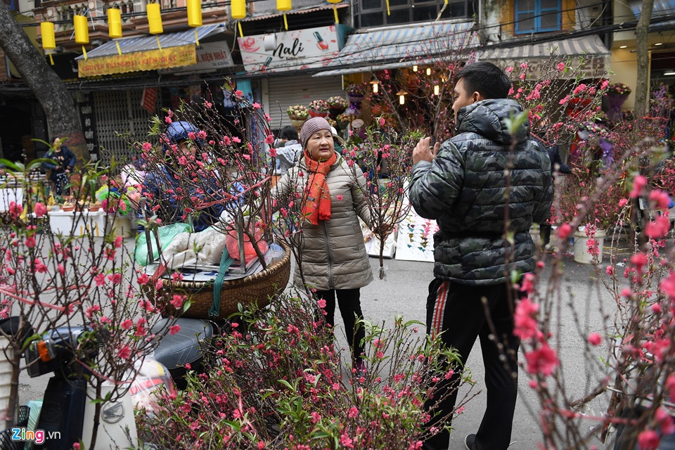 Ben nhau nem Tet dam da anh 1