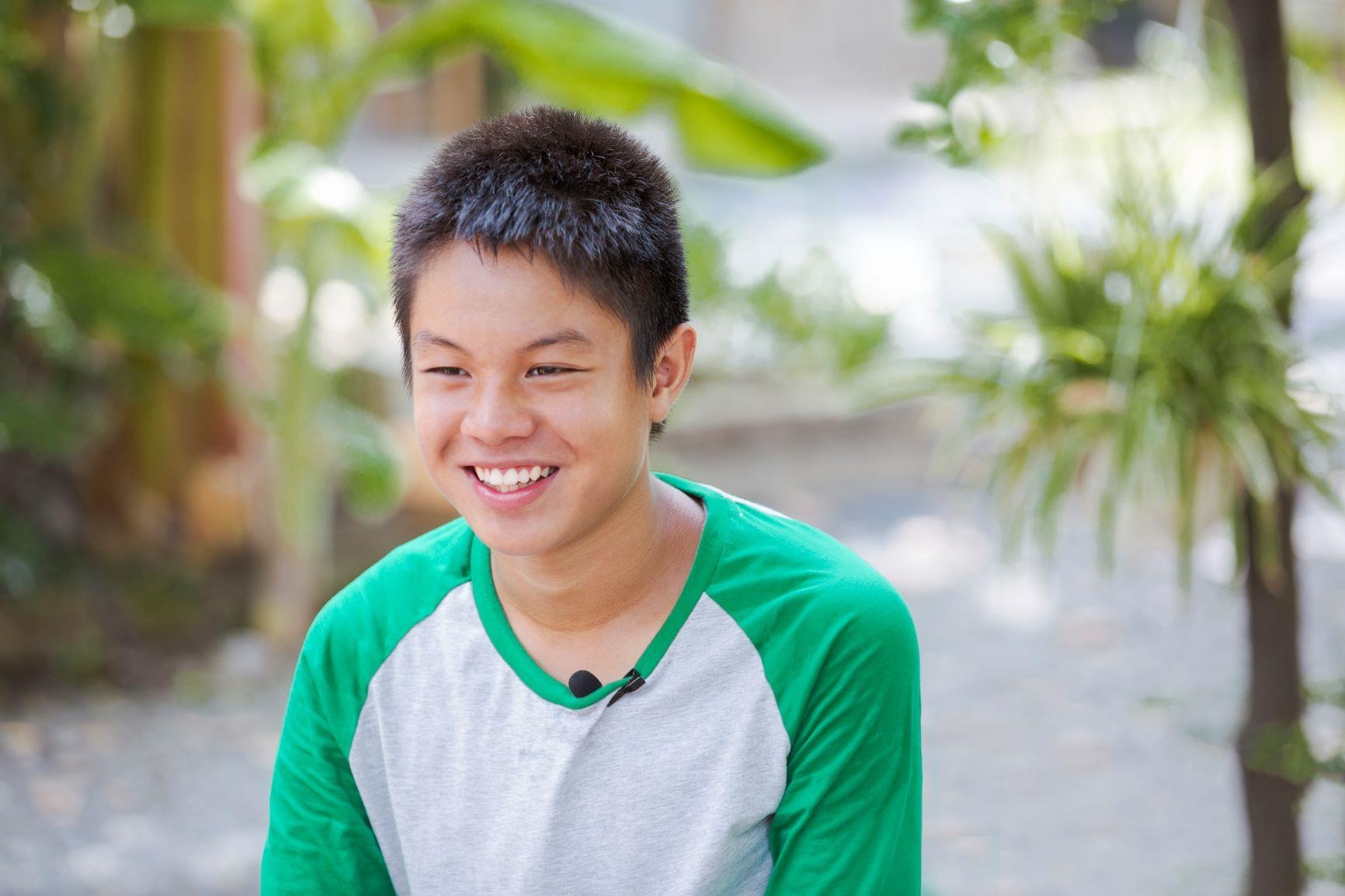 Cau be tro ve tu Barca nuoi giac mo choi bong chuyen nghiep hinh anh