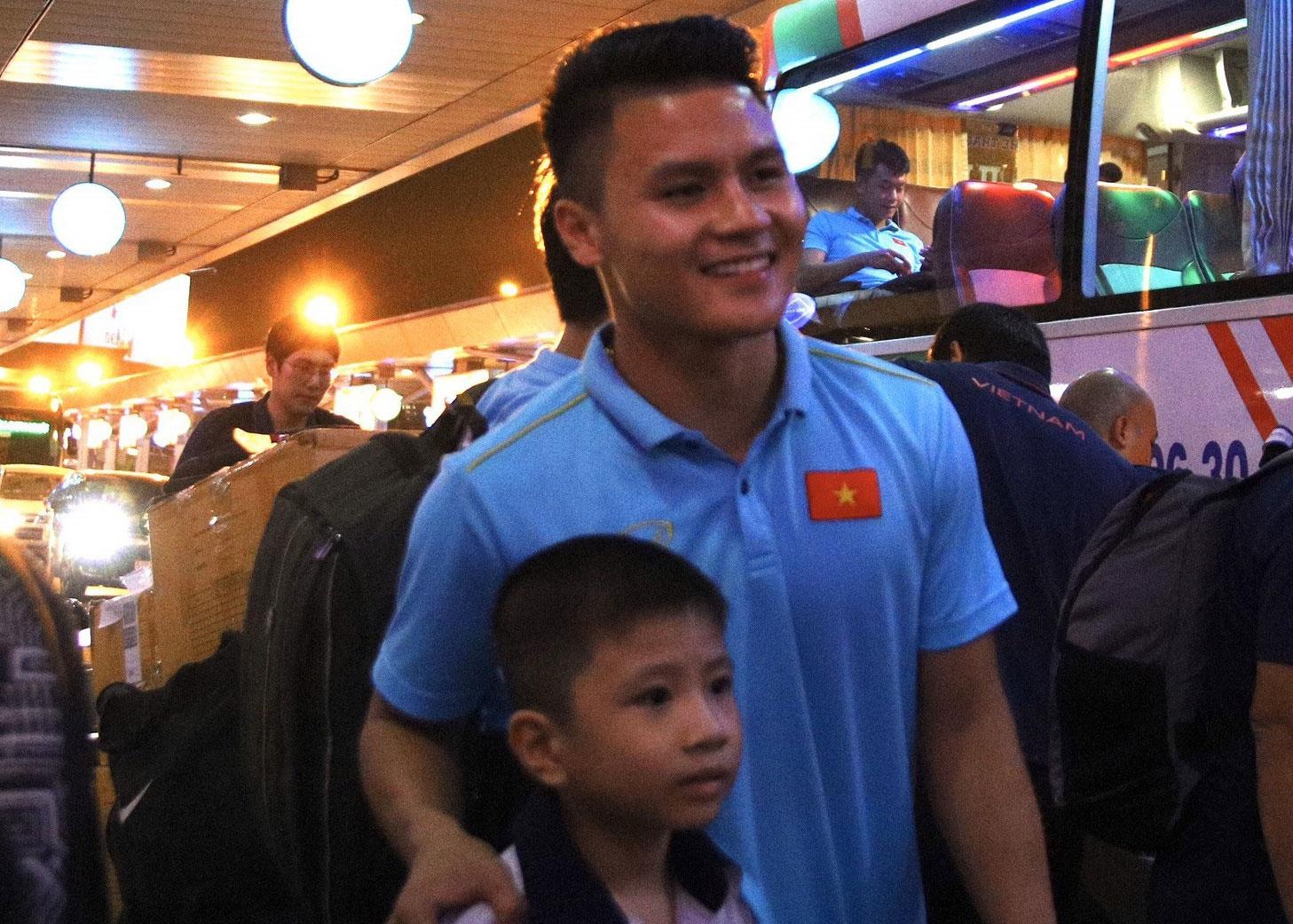 Thay tro HLV Park den TP.HCM hoi quan cung U22 Viet Nam hinh anh