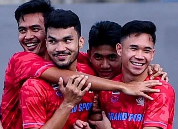 U22 Thai Lan tap o san tu thue cho tran ra quan SEA Games 30 hinh anh