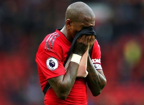 2 cai ten khong con tuong lai o Man United hinh anh