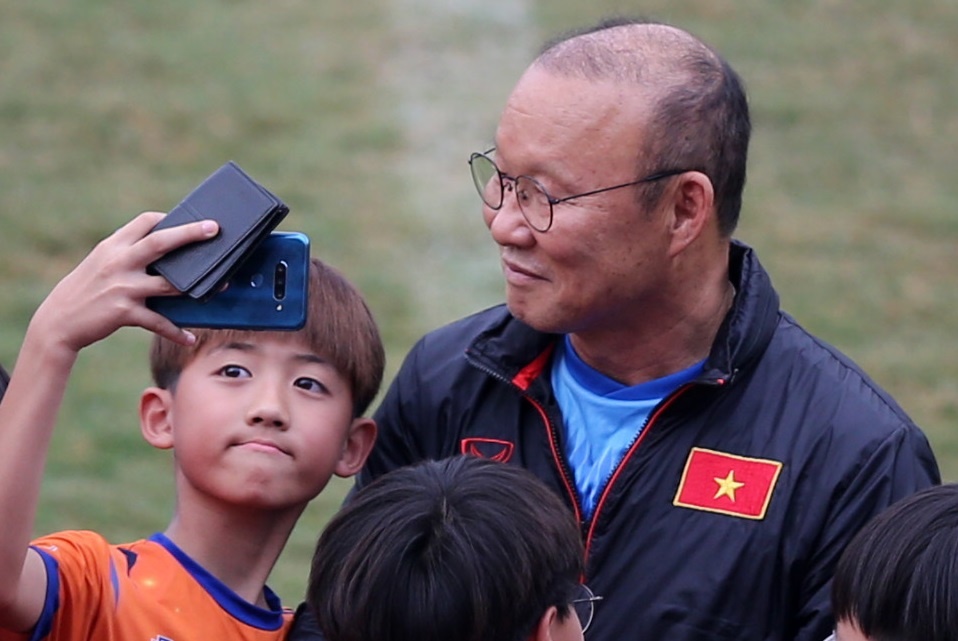 Hon 100 CDV Han Quoc vay kin thay Park o TP.HCM hinh anh