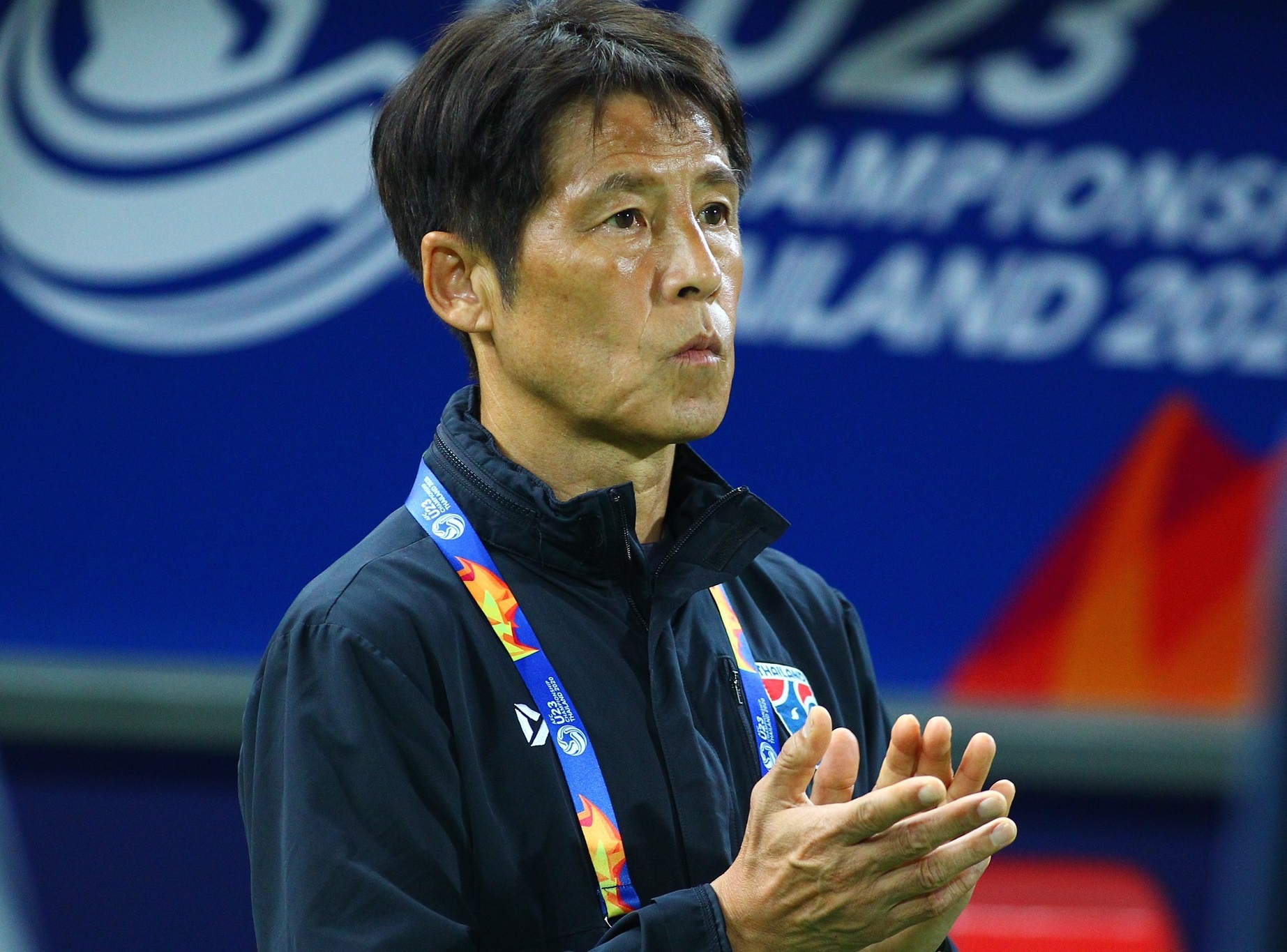 Phong vien Thai Lan chi ra tran quyet dinh co hoi cua thay tro Nishino hinh anh