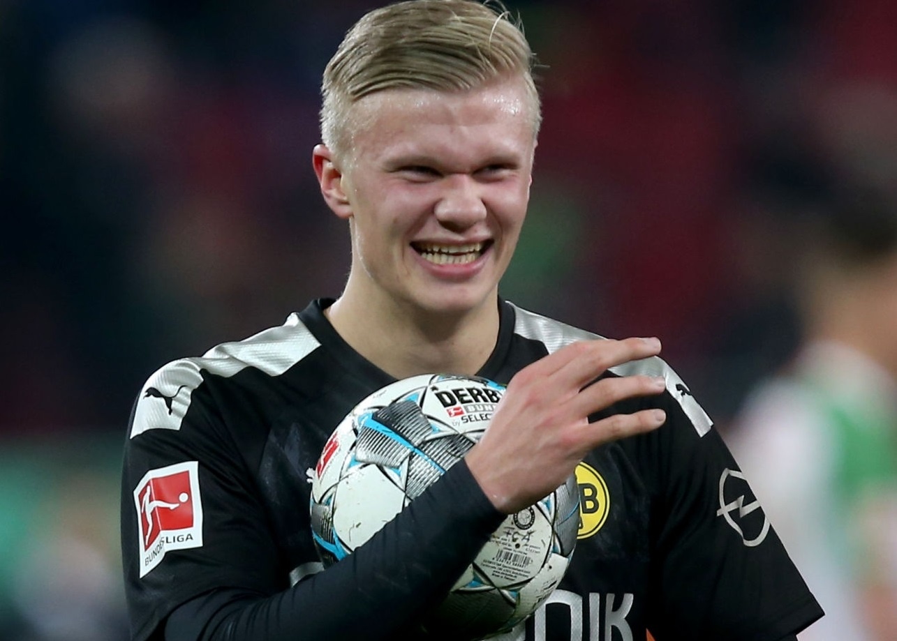 Haaland lap hat-trick ngay tran ra mat Dortmund hinh anh