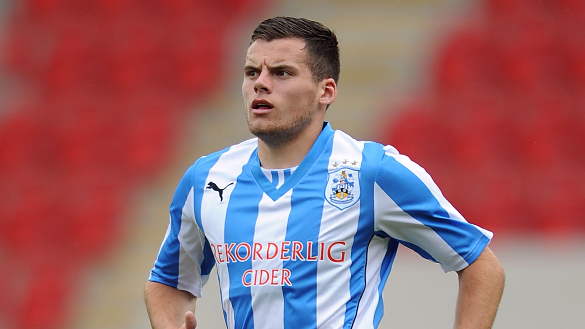 Cau thu 25 tuoi qua doi sau cuoc hon chien o Anh hinh anh