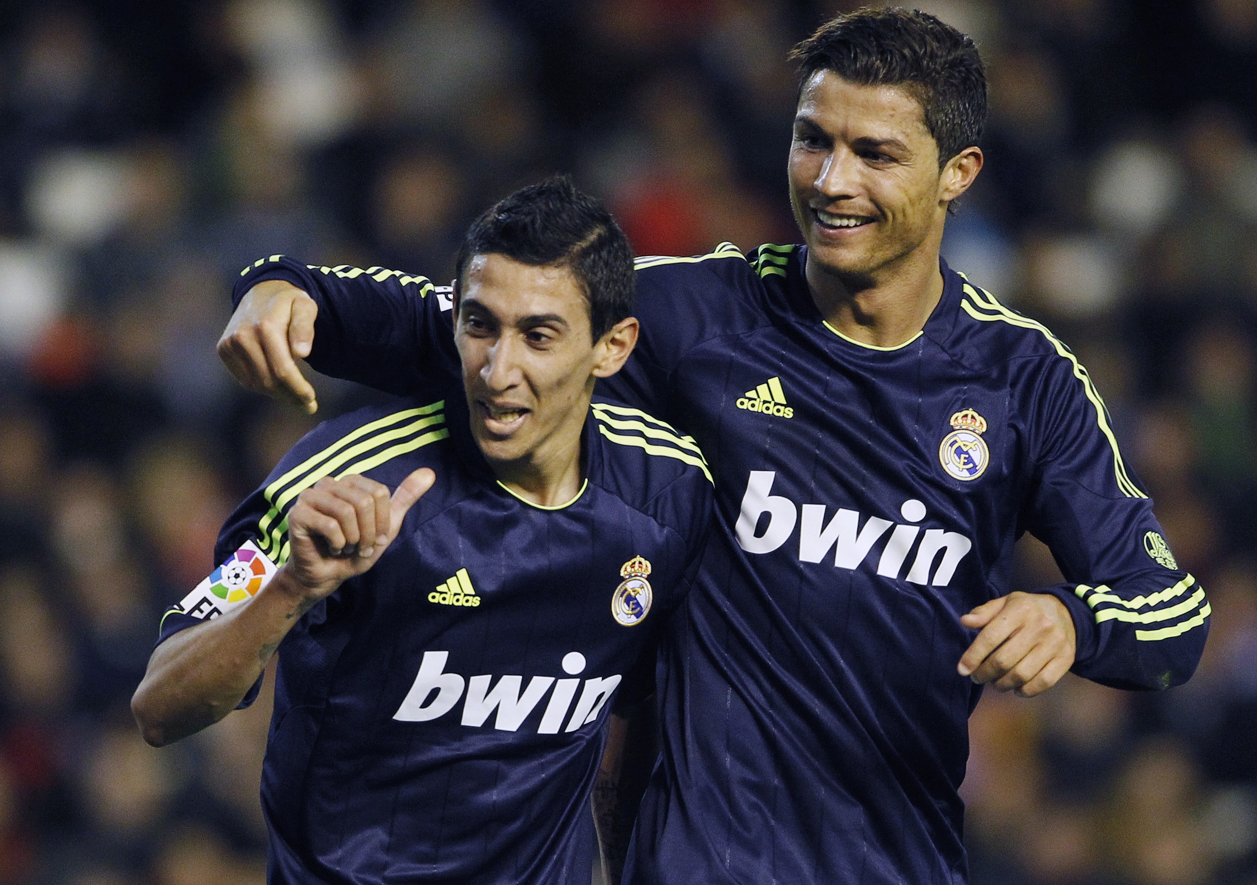 Vi Ronaldo, Di Maria chi duoc sut phat khi tap luyen hinh anh