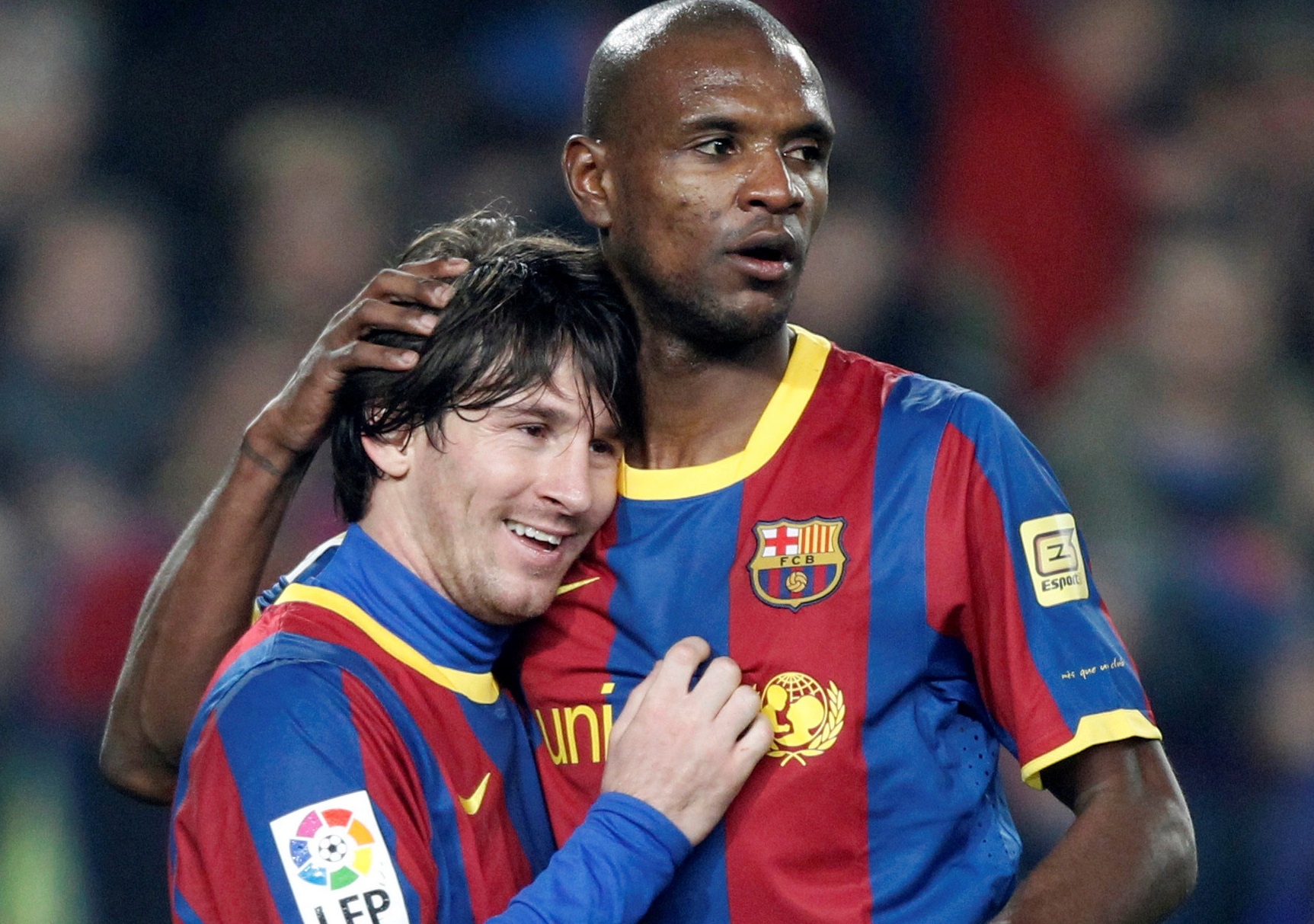 HLV Zidane noi gi ve mau thuan giua Messi va Abidal hinh anh