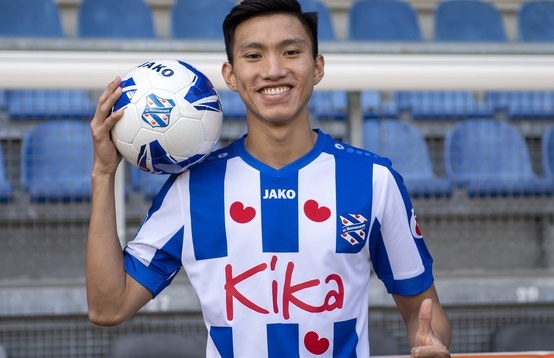 Van Hau lien tuc ghi dau an o doi tre Heerenveen hinh anh