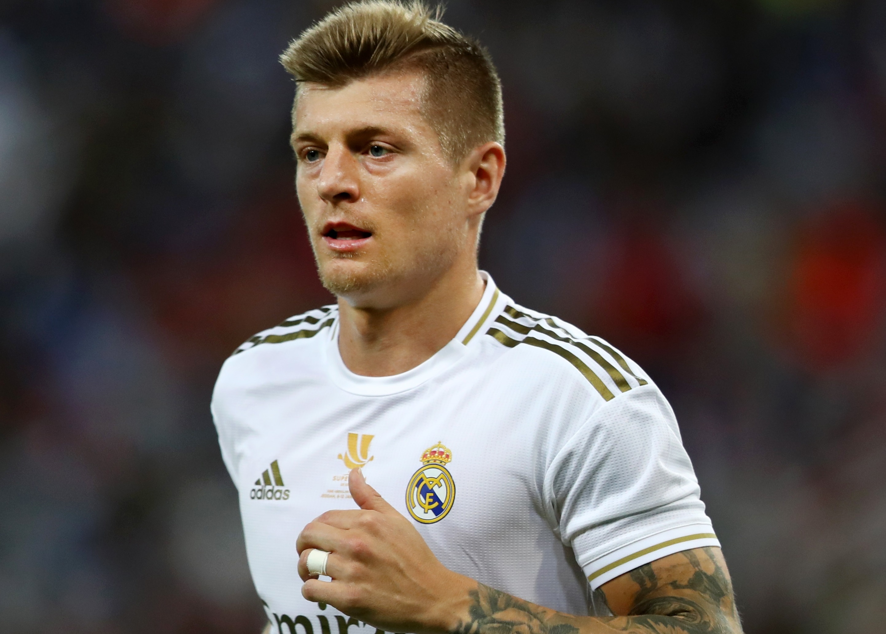 Toni Kroos gay bat ngo voi ke hoach giai nghe hinh anh