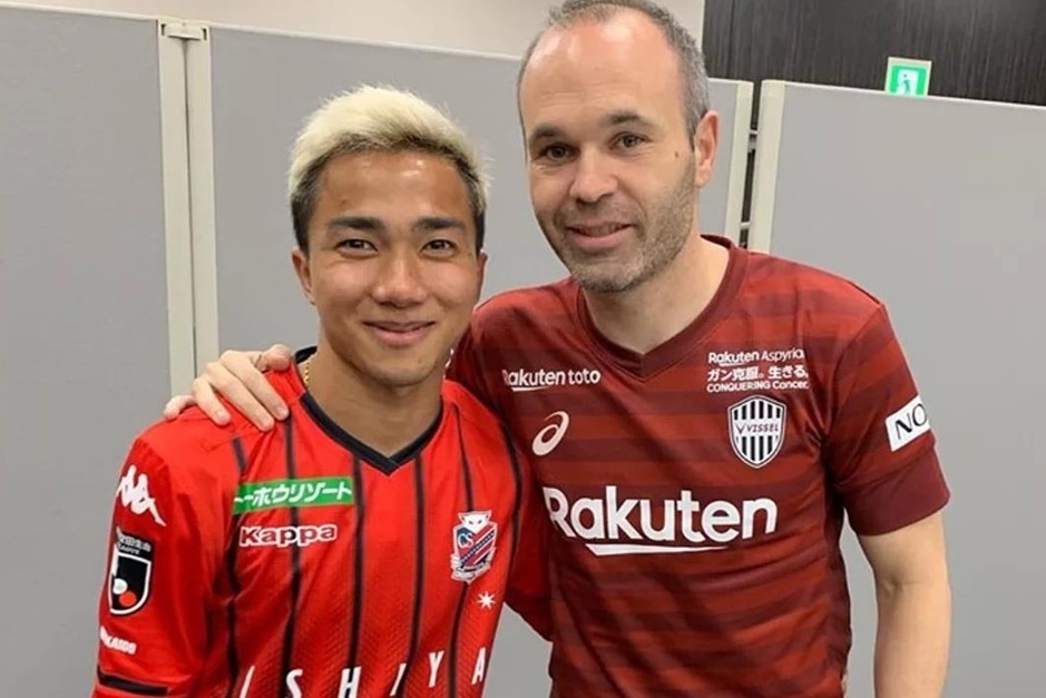 Chanathip chen chan vao top 10 cau thu dat nhat J.League hinh anh