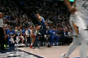 Sao bong ro cao 2,21 m bi vuot mat theo cach bat ngo hinh anh