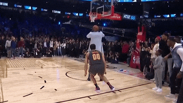 Cu nhay qua dau cau thu cao hon 2,2 m va up ro cua sao NBA hinh anh