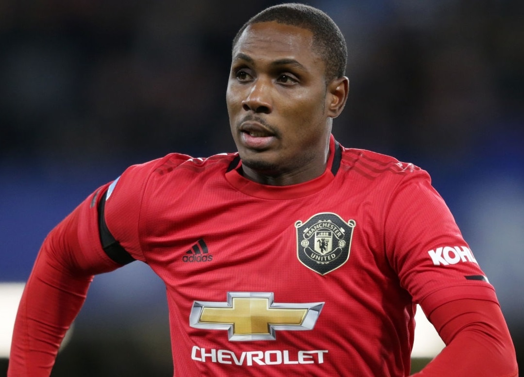 Tan binh Ighalo lam nen lich su trong mau ao MU hinh anh