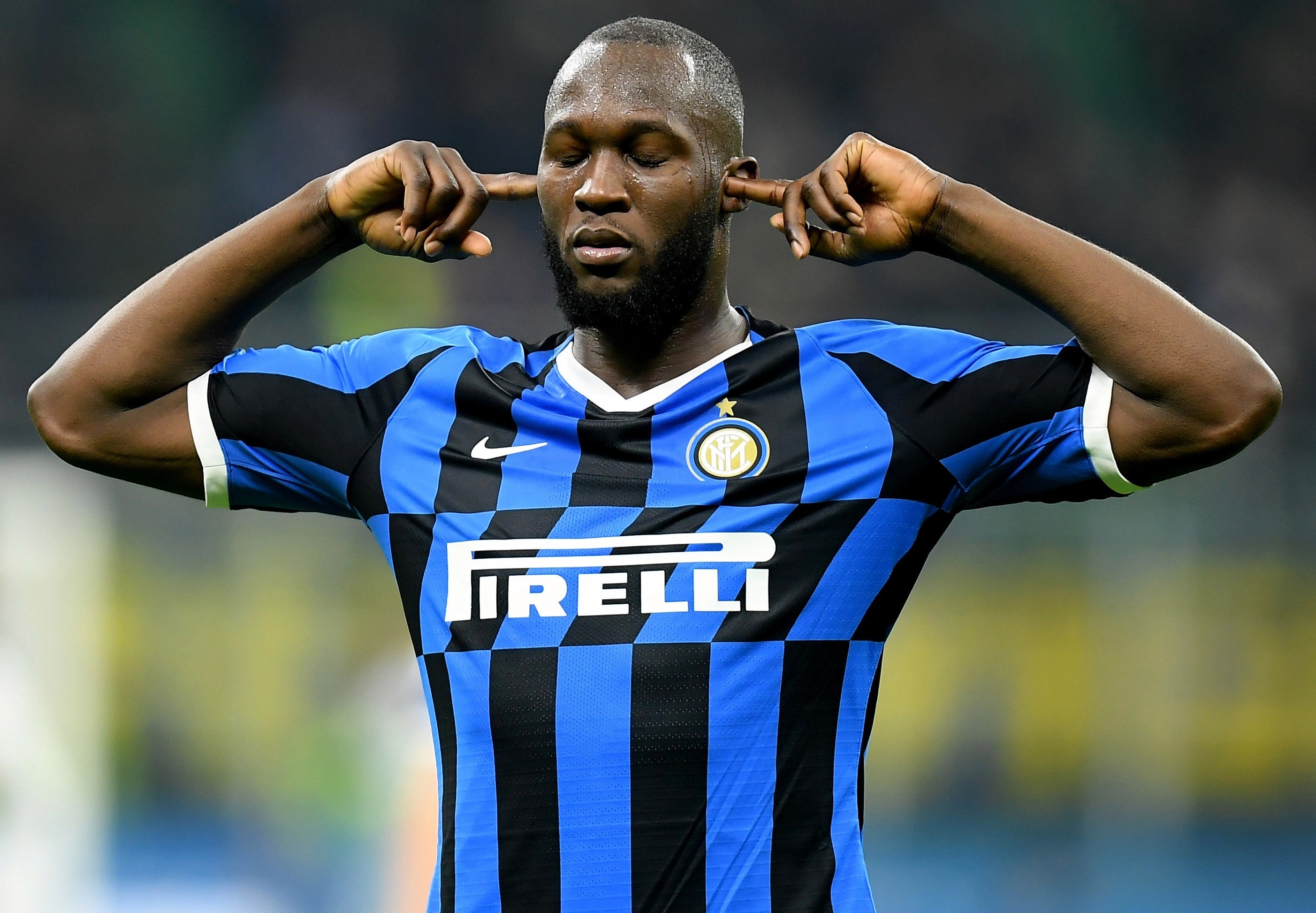 Lukaku tien sat ky luc ghi ban lien tiep tai Europa League hinh anh