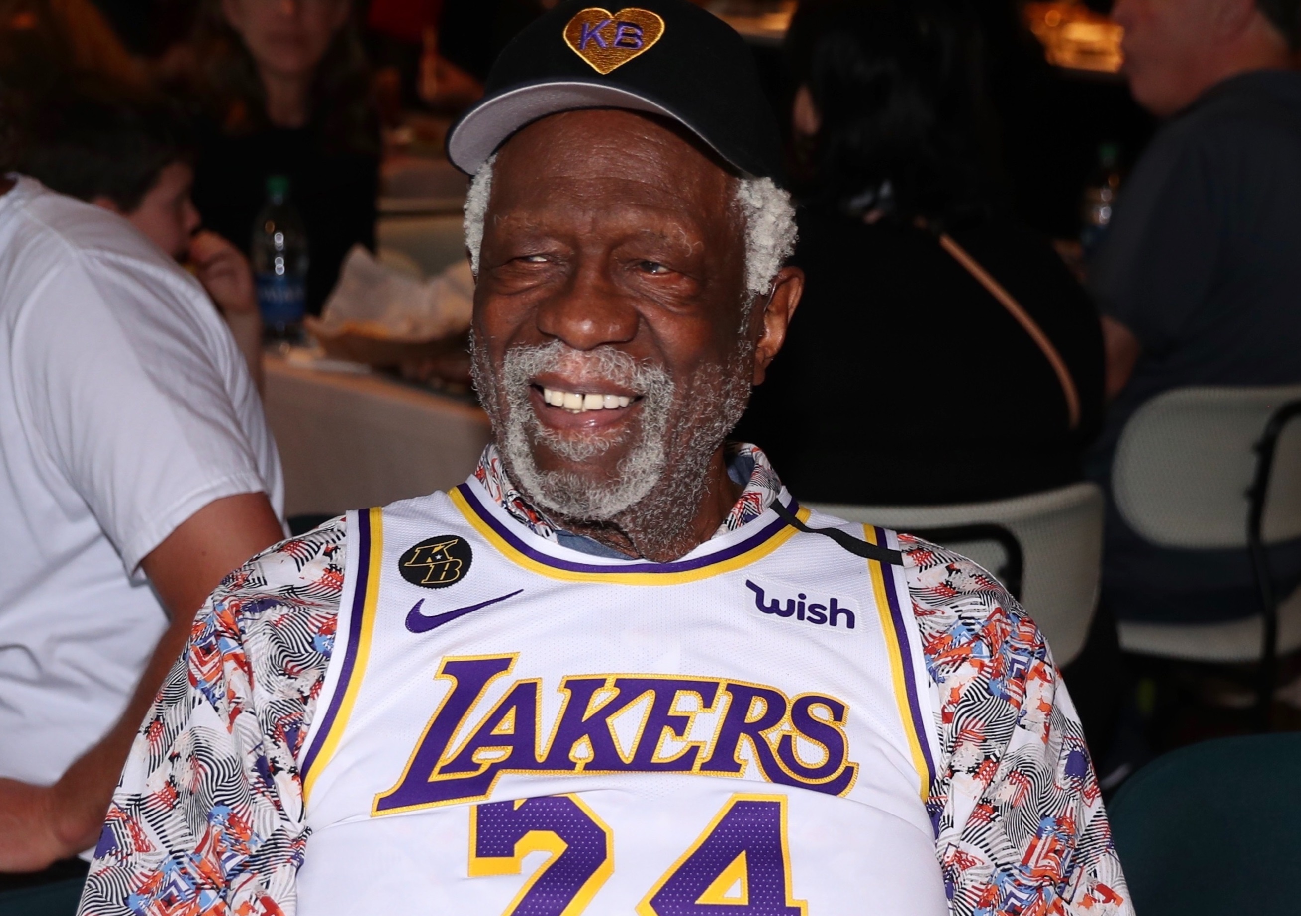 Huyen thoai Bill Russell chong gay den xem NBA khien fan xot xa hinh anh