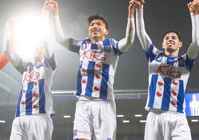 Heerenveen ban sach ve khi tiep don dan sao Ajax hinh anh