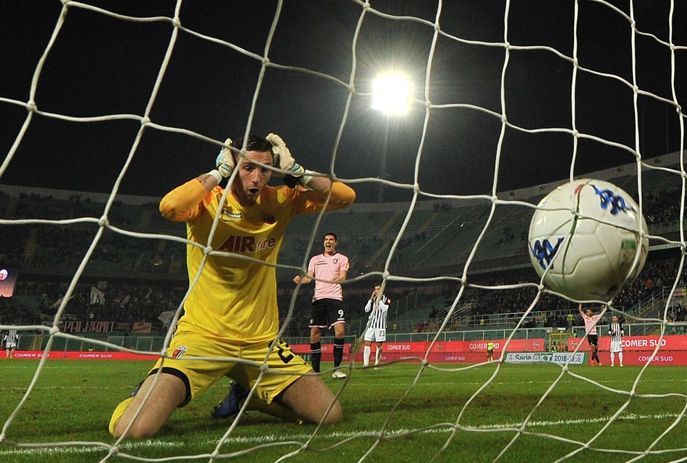 Thu mon mac sai lam khien doi nha thung luoi sau 11 giay hinh anh