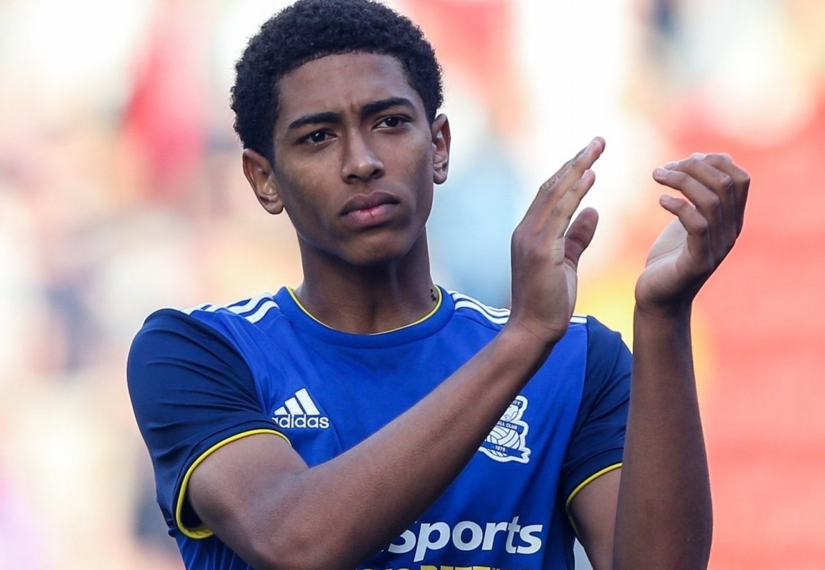 Dortmund chi khoan tien ky luc cho tien ve 16 tuoi hinh anh