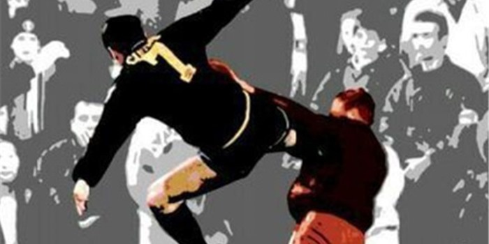 Cu song phi cua Cantona va nhung lan cau thu danh CDV hinh anh