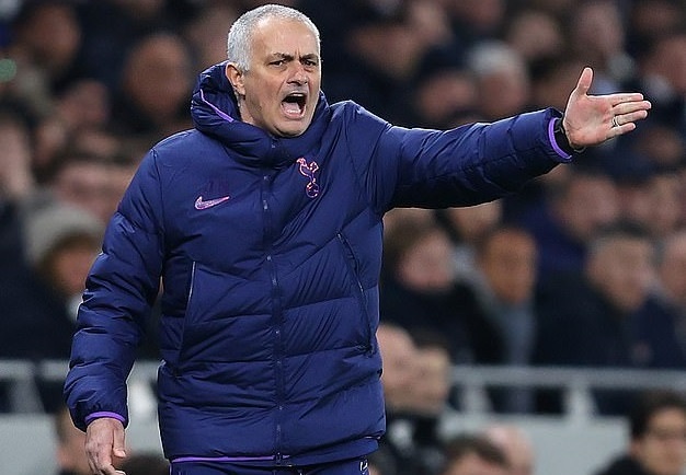 Mourinho noi gian voi ban hop dong ky luc cua Tottenham hinh anh