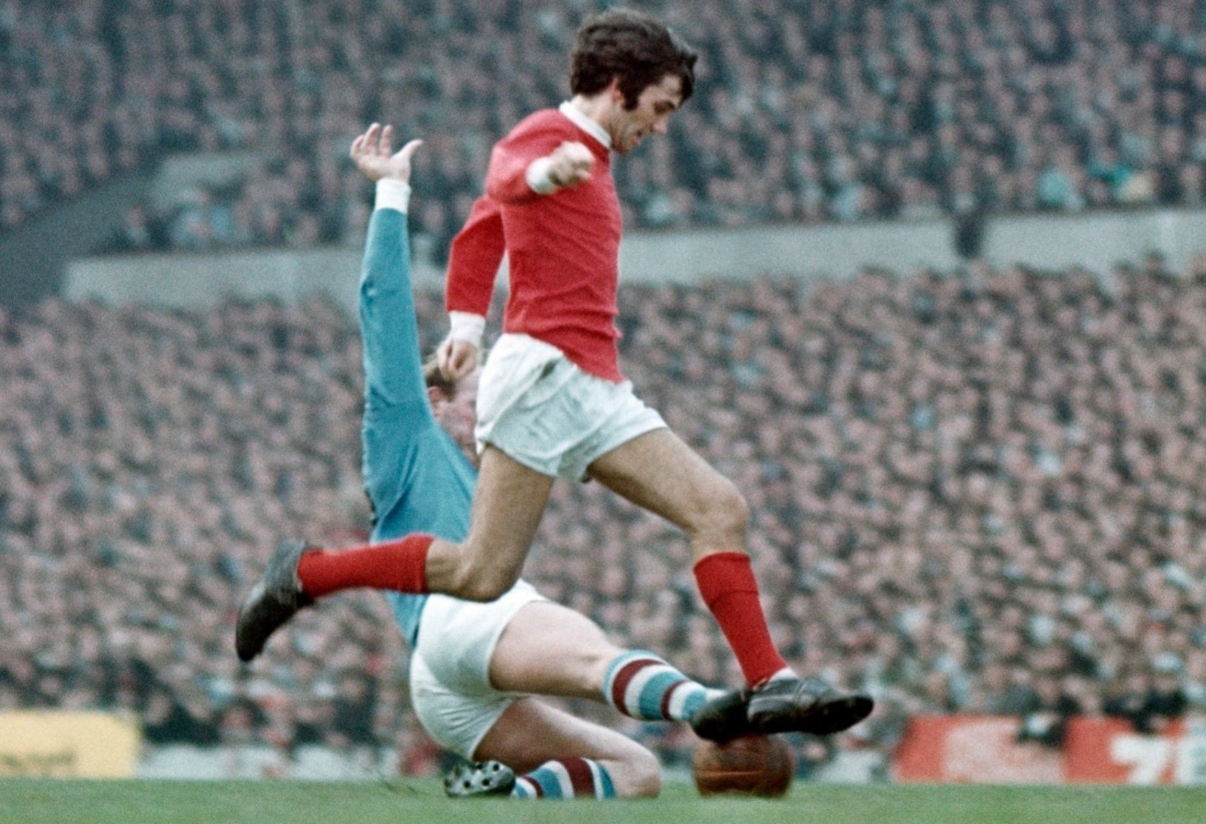 MU va bi kich bi Man City day xuong hang 46 nam truoc hinh anh