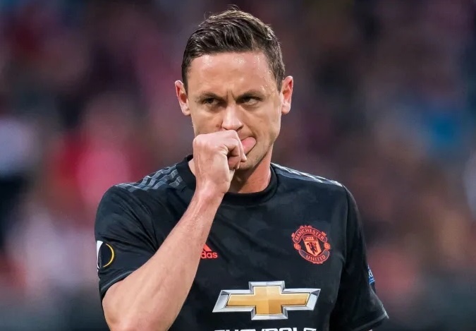 Man United quay nguoc thai do voi tien ve Matic hinh anh