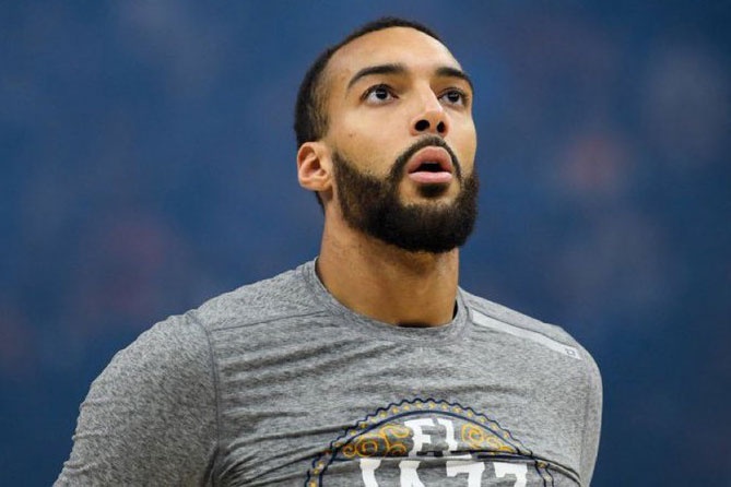 Hanh dong coi thuong dich benh cua cau thu nhiem virus corona hinh anh