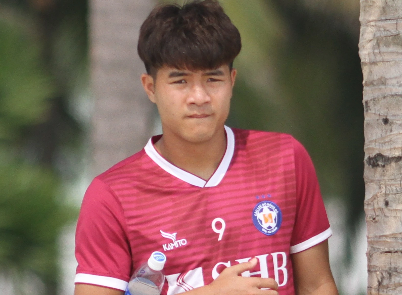 Ha Duc Chinh nhin dong doi tap luyen vi chua khoi benh hinh anh