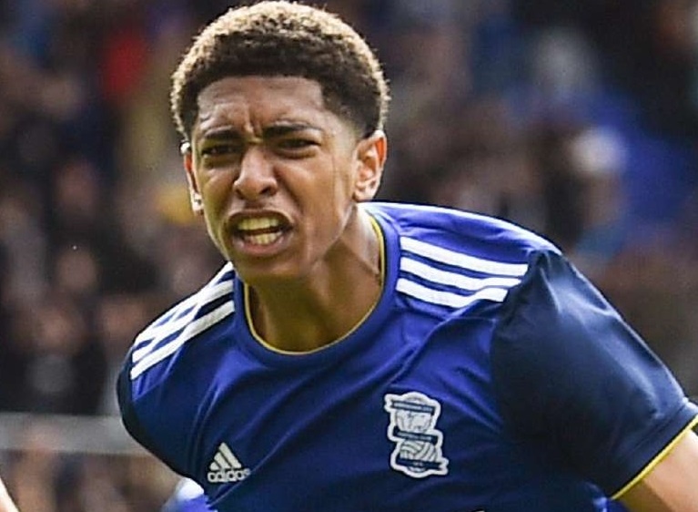 MU quyet chi muc luong ky luc cho tien ve 16 tuoi hinh anh