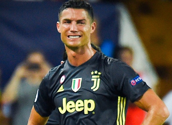 Ronaldo, De Ligt co the bi giam luong hinh anh
