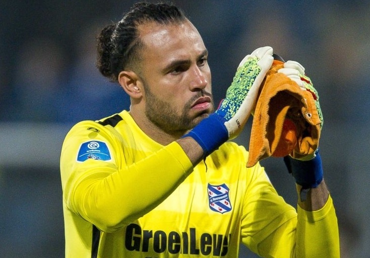 SC Heerenveen chia tay 2 cau thu dau tien hinh anh