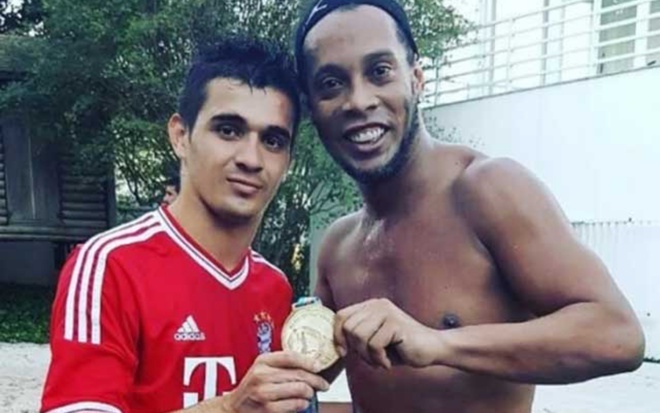 Rivaldo: ‘Ronaldinho ton hai danh tieng khi ngoi tu’ hinh anh