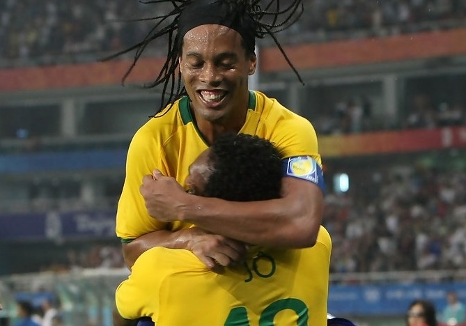 Ronaldinho va dan sao Brazil tung sang Viet Nam gio ra sao? hinh anh