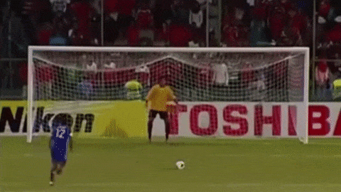 Gia vo te nga va nhung kieu sut penalty gay cuoi hinh anh