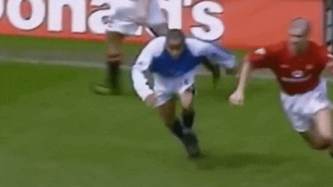 Roy Keane va nhung cau thu gay buc xuc vi choi xau hinh anh