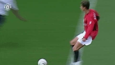 Ronaldo lien tuc bi don nga trong tran ra mat MU hinh anh