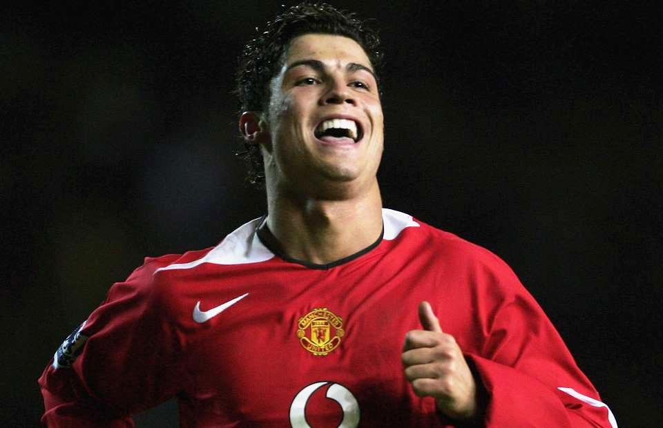 Ronaldo va cu dup khien Arsenal cam lang 15 nam truoc hinh anh