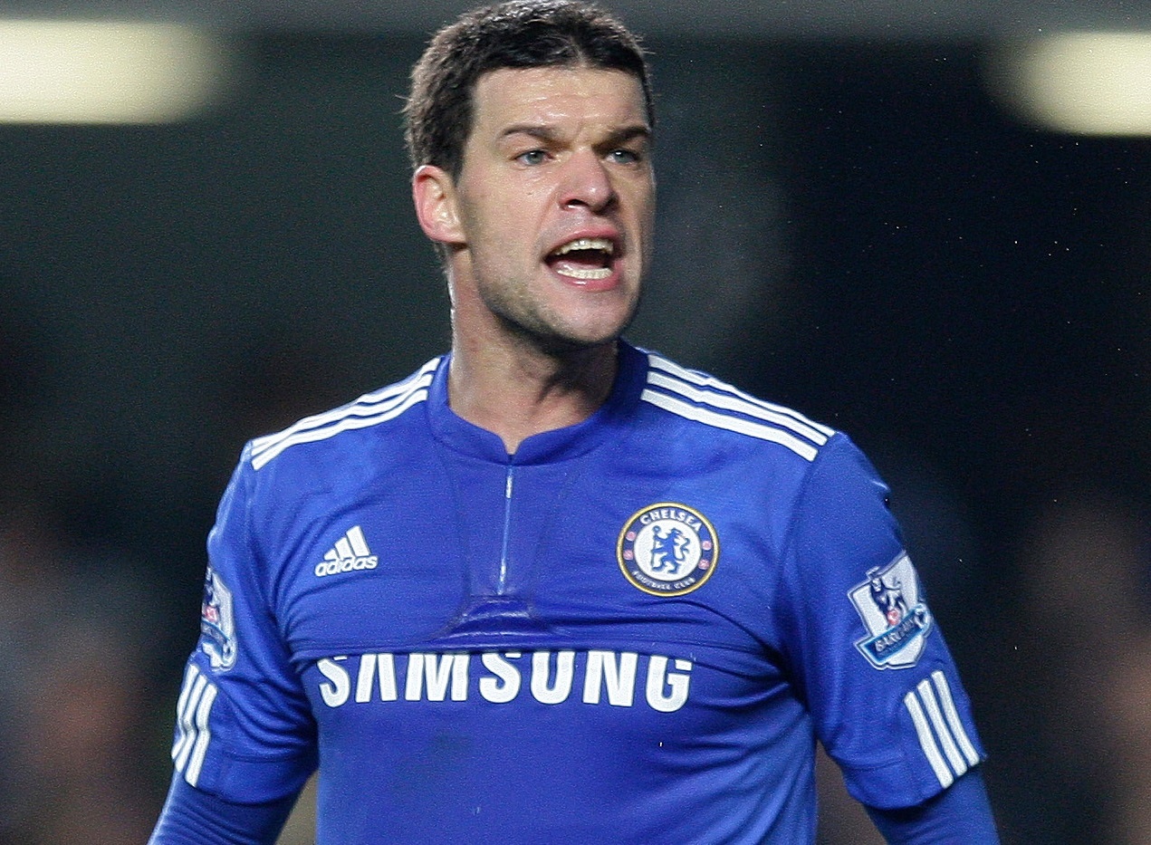 Nga re trai nguoc cua cau thu Duc tai Premier League hinh anh