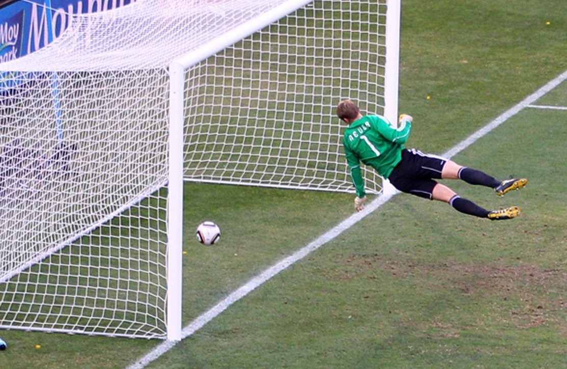 3 tinh huong oan uc trong bong da khi chua co goal-line hinh anh