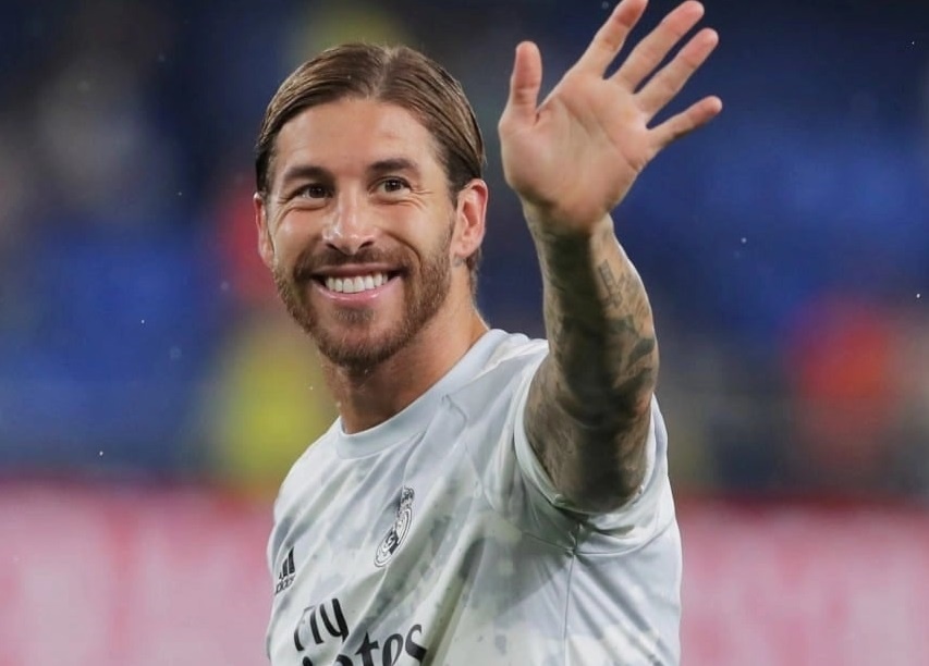 5 cau thu nhan the do nhieu nhat lich su bong da hinh anh