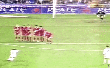 Roberto Carlos va Adriano - ai la chan sut manh nhat lich su? hinh anh