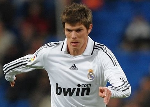 HLV Heerenveen len tieng ve thong tin chieu mo cuu sao Real hinh anh