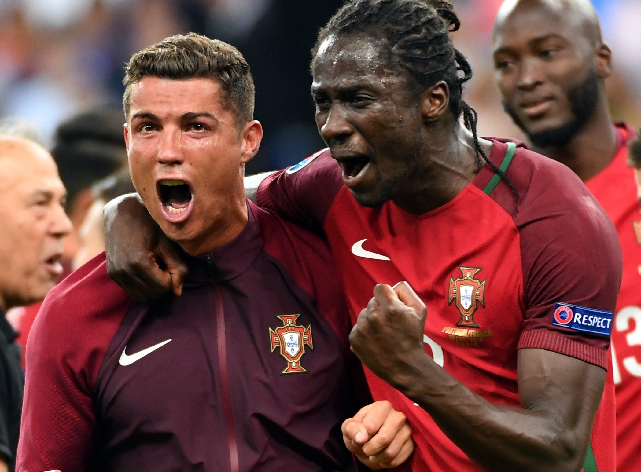 Bi kich cua tien dao ghi ban giup Bo Dao Nha vo dich EURO 2016 hinh anh