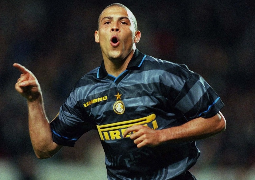 Ronaldo 'beo' khien thu mon bat luc nga xuong 22 nam truoc hinh anh