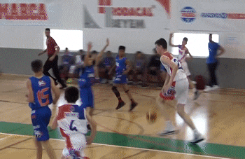 Than dong bong ro cao 2,21 m ap dao tat ca o lua tuoi U14 hinh anh