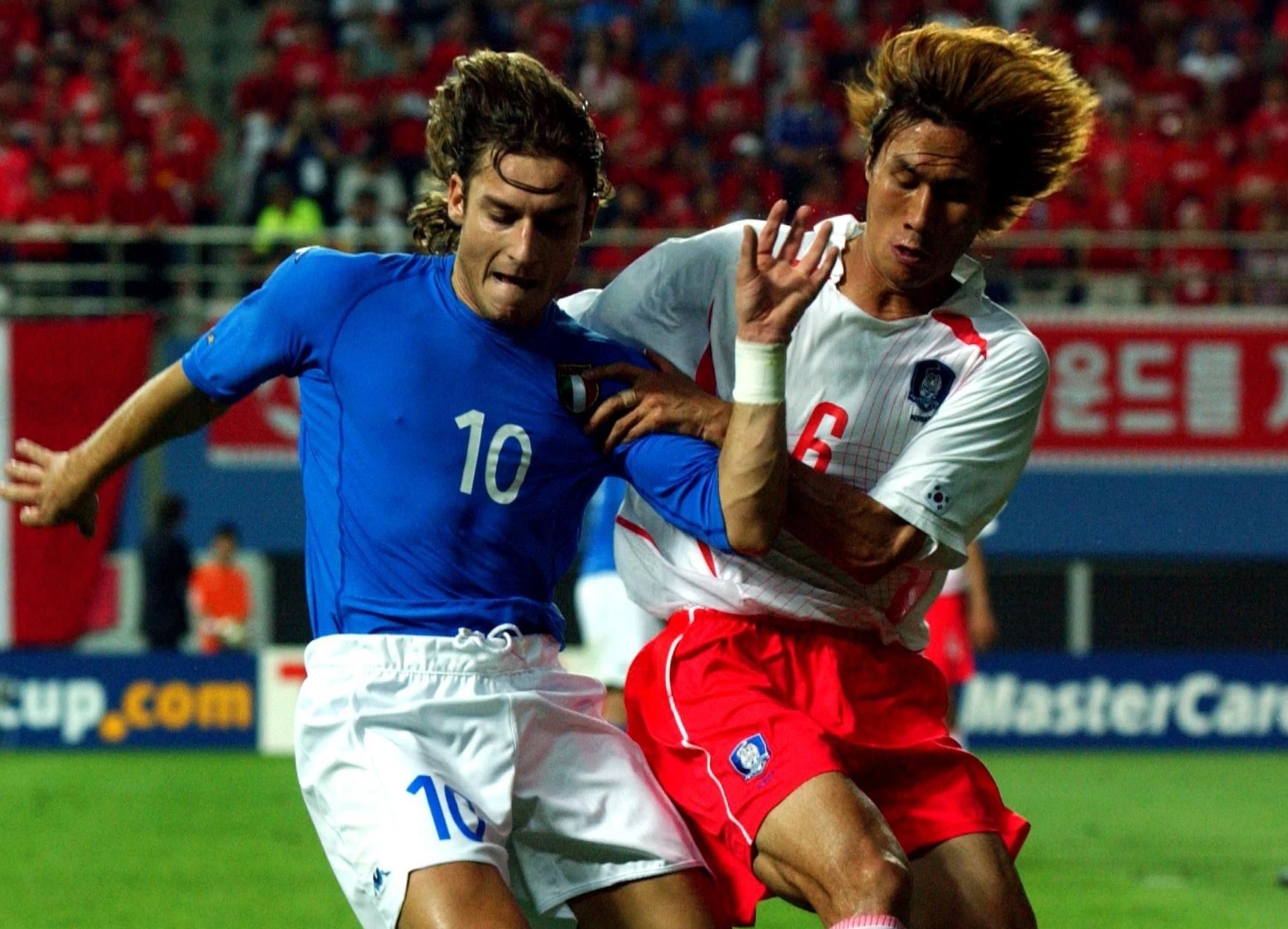 Loi da phi the thao cua tuyen Han Quoc tai World Cup 2002 hinh anh