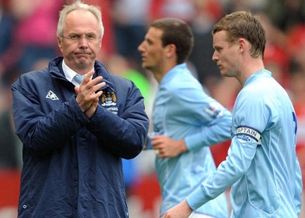 Man City thua soc 1-8 o Premier League 12 nam truoc hinh anh