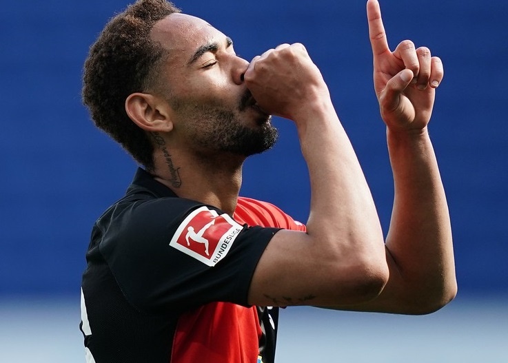 Hau ve Brazil duoc HLV vo tay sau pha solo ghi ban hinh anh