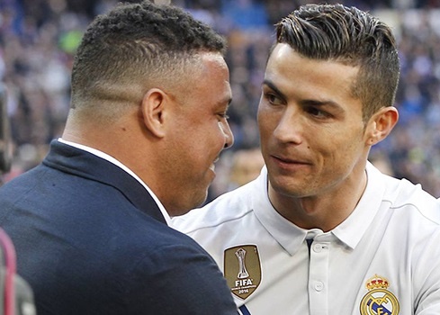 Ronaldo 'beo' bo qua CR7, chon Messi vao doi hinh trong mo hinh anh